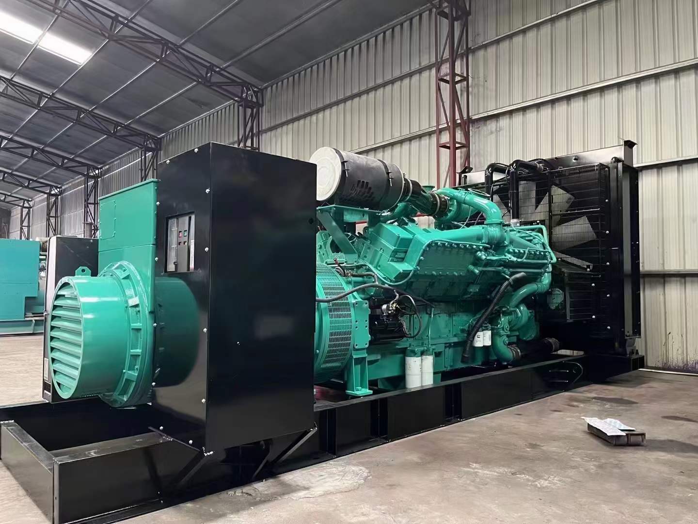 富蕴如何降低 800kW 柴油发电机输出电流的波动？