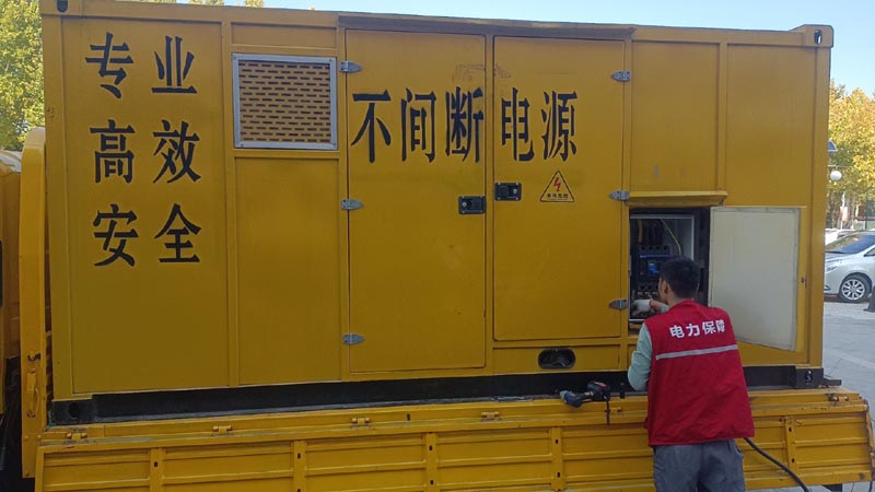富蕴柴油发电机组和UPS电源配合使用时，如何避免切换过程中的电力中断？